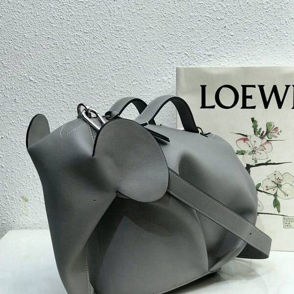 高仿包包LOEWE最走秀款大象進囗小牛皮拼接而成blpj14030