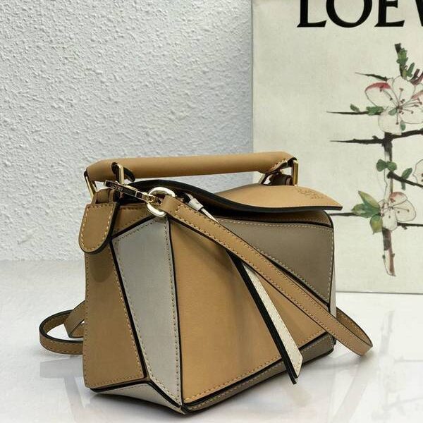 原單1：1LOEWE棕/白拼puzzle mini羅意威最新款採用進口小牛皮 德國進口莎菲線blpj14082