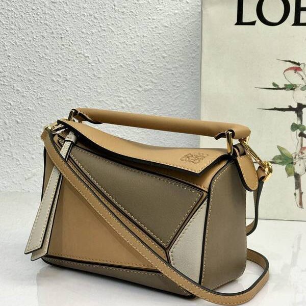 原單1：1LOEWE棕/白拼puzzle mini羅意威最新款採用進口小牛皮 德國進口莎菲線blpj14082