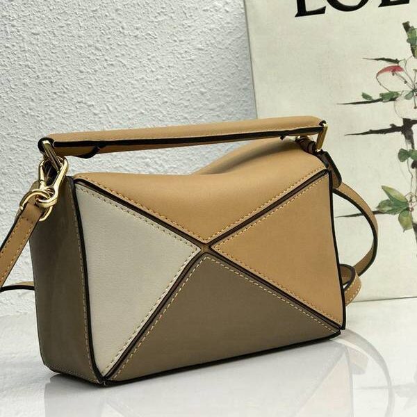 原單1：1LOEWE棕/白拼puzzle mini羅意威最新款採用進口小牛皮 德國進口莎菲線blpj14082