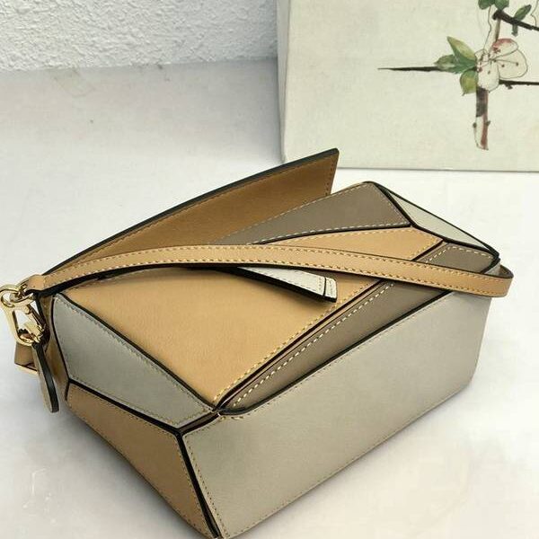 原單1：1LOEWE棕/白拼puzzle mini羅意威最新款採用進口小牛皮 德國進口莎菲線blpj14082