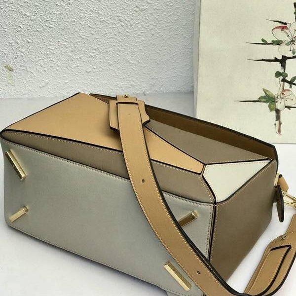 奢侈品高仿LOEWEPuzzle Bag10171棕/白blpj14084