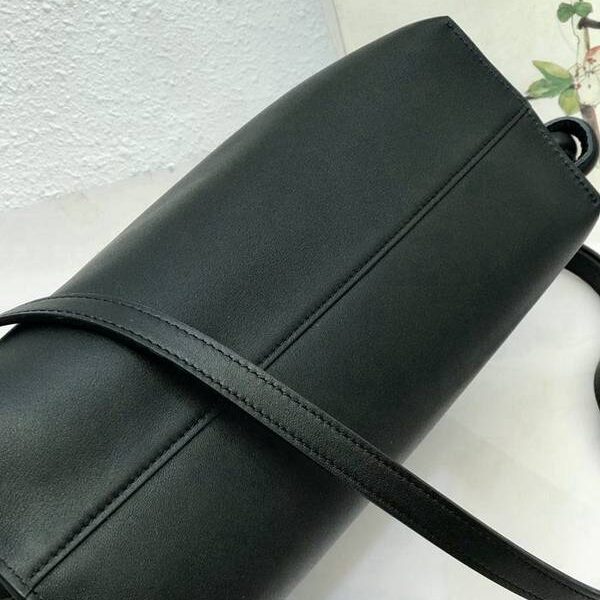 高仿原單LOEWEFlamenco clutch系列福袋小牛皮blpj14088