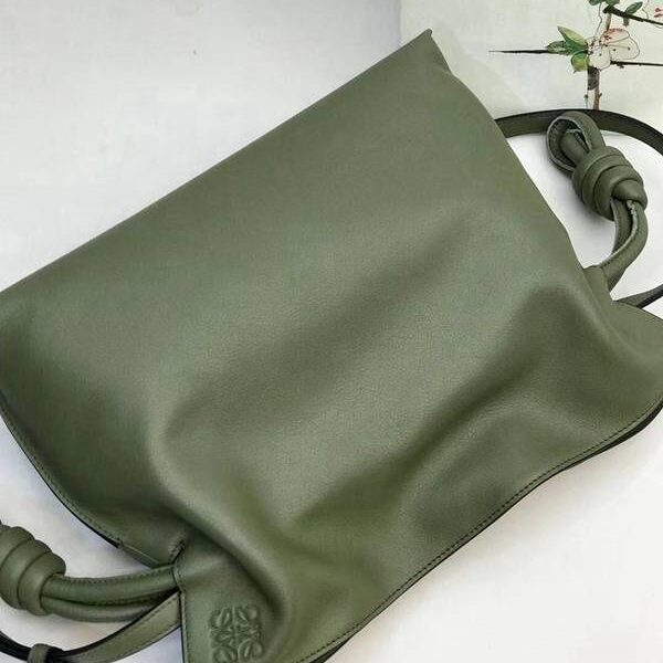 高仿奢侈品LOEWEFlamenco clutch系列福袋小牛皮blpj14090