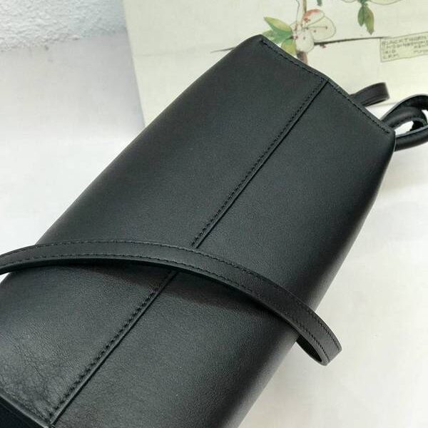 頂級高仿包包LOEWEFlamenco 迷你福袋柔軟細膩小牛皮blpj14094