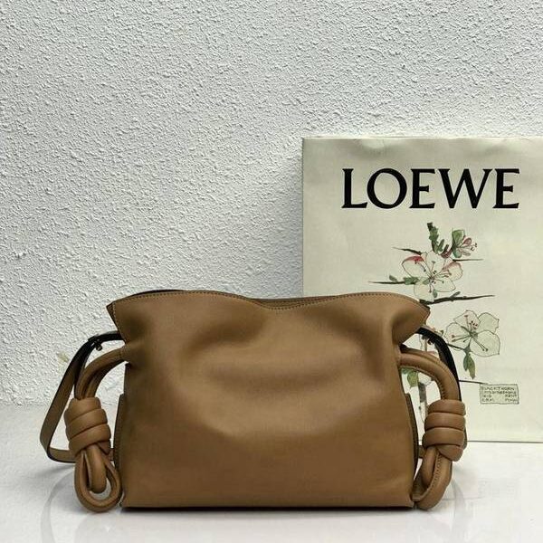 原單a貨LOEWEFlamenco 迷你福袋柔軟細膩小牛皮blpj14095
