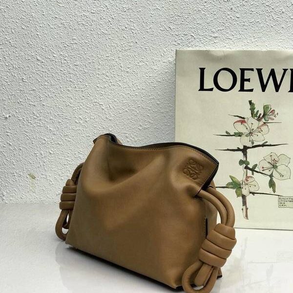 原單a貨LOEWEFlamenco 迷你福袋柔軟細膩小牛皮blpj14095