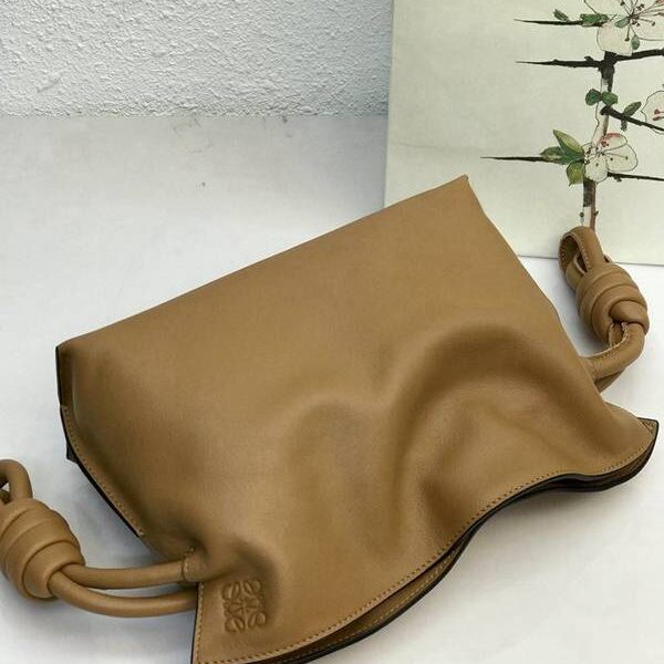原單a貨LOEWEFlamenco 迷你福袋柔軟細膩小牛皮blpj14095