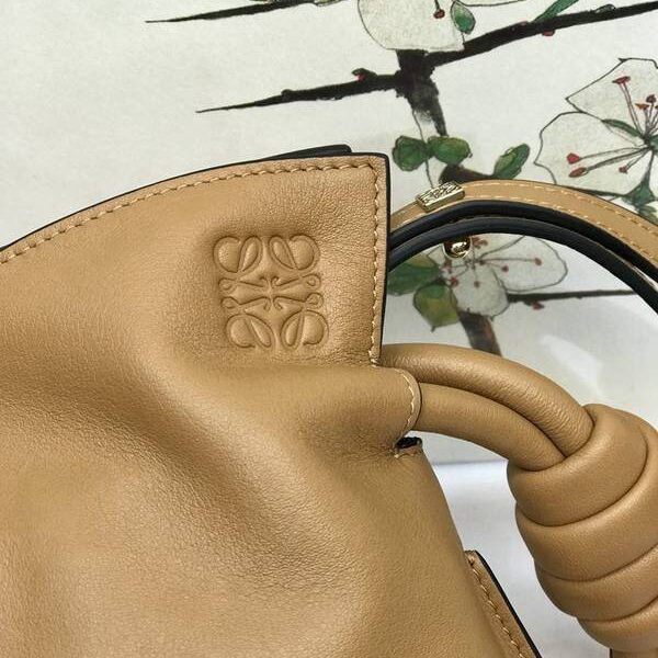 原單a貨LOEWEFlamenco 迷你福袋柔軟細膩小牛皮blpj14095