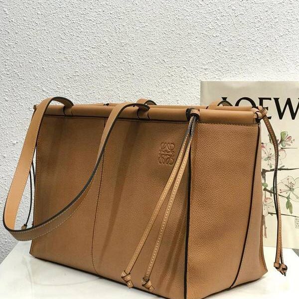 原版A貨LOEWE羅意威專櫃新品特色棕色荔枝購物包cushion tote ba進口小牛皮blpj14149