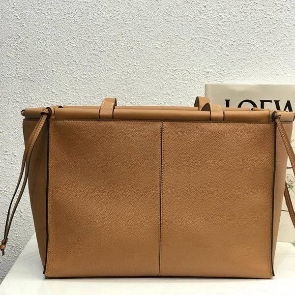 原版A貨LOEWE羅意威專櫃新品特色棕色荔枝購物包cushion tote ba進口小牛皮blpj14149