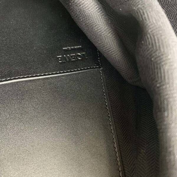 高仿A貨LOEWEloewe Berlingo系列由納布克和小牛皮製成blpj14200