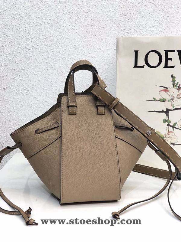 高仿包包 LOEWE 卡其荔枝紋mini hammock bag 托特包 2 高仿包包 LOEWE 卡其荔枝紋mini hammock bag 托特包