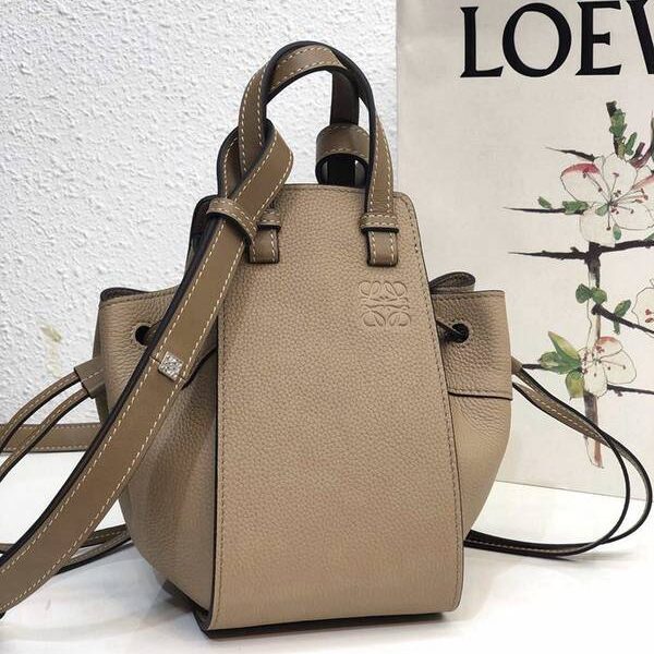 高仿包包 LOEWE 卡其荔枝紋mini hammock bag 托特包 10 高仿包包 LOEWE 卡其荔枝紋mini hammock bag 托特包