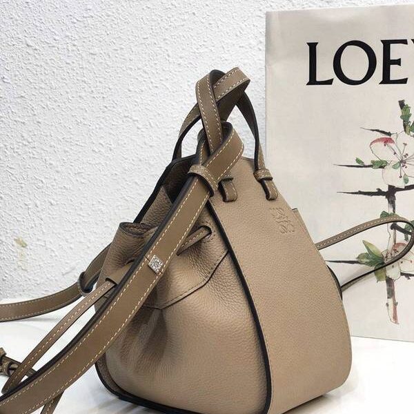 高仿包包 LOEWE 卡其荔枝紋mini hammock bag 托特包 11 高仿包包 LOEWE 卡其荔枝紋mini hammock bag 托特包