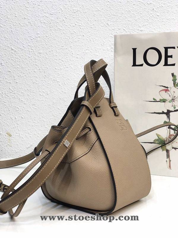 高仿包包 LOEWE 卡其荔枝紋mini hammock bag 托特包 4 高仿包包 LOEWE 卡其荔枝紋mini hammock bag 托特包