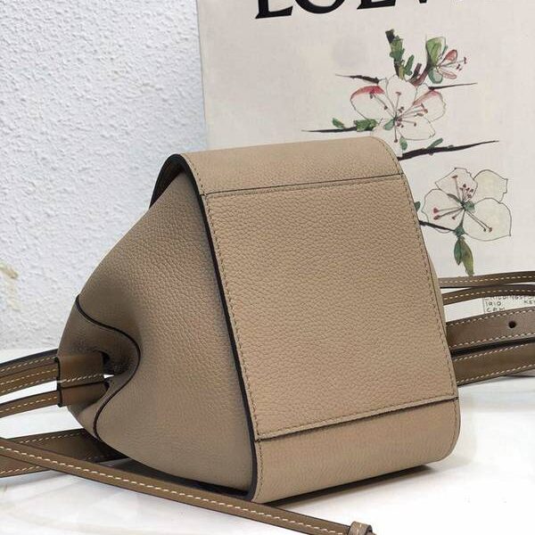 高仿包包 LOEWE 卡其荔枝紋mini hammock bag 托特包 12 高仿包包 LOEWE 卡其荔枝紋mini hammock bag 托特包