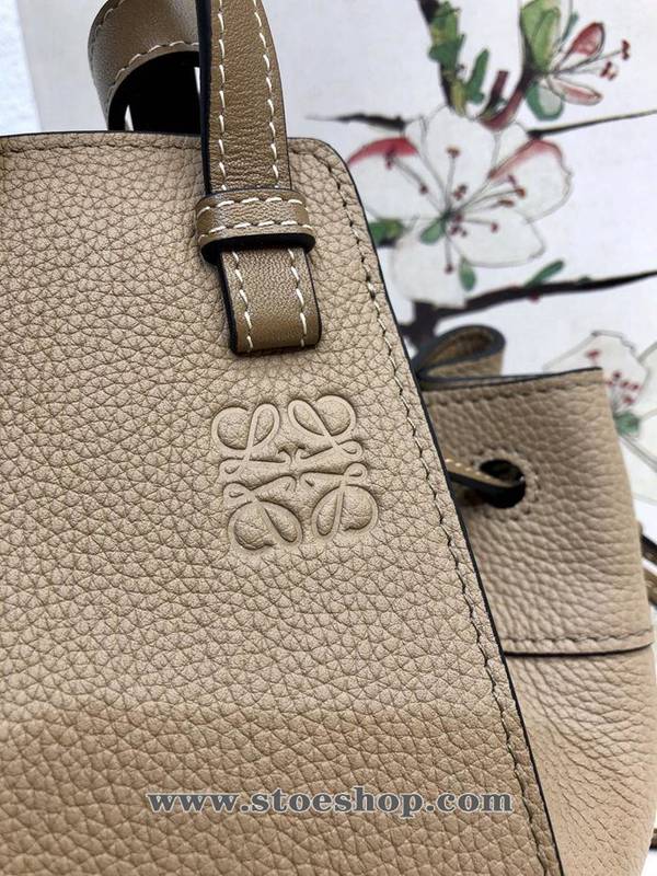 高仿包包 LOEWE 卡其荔枝紋mini hammock bag 托特包 6 高仿包包 LOEWE 卡其荔枝紋mini hammock bag 托特包