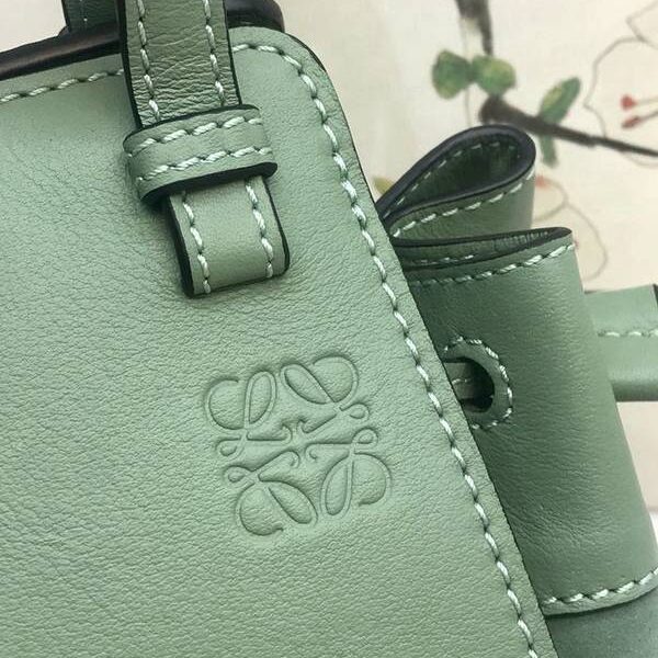 高仿網台灣 LOEWE薄荷綠mini hammock bag吊床包 10 高仿網台灣 LOEWE薄荷綠mini hammock bag吊床包