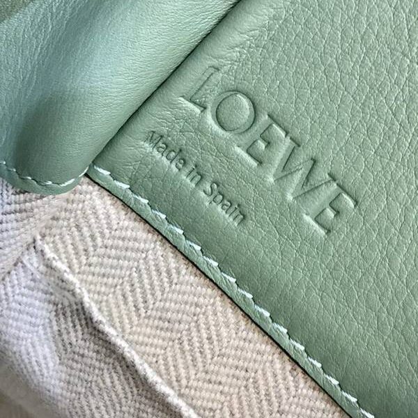 高仿網台灣 LOEWE薄荷綠mini hammock bag吊床包 13 高仿網台灣 LOEWE薄荷綠mini hammock bag吊床包
