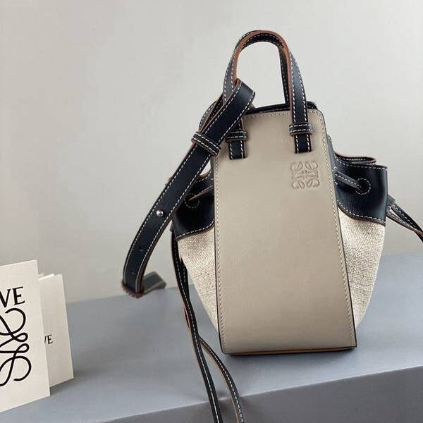 高仿名牌包LOEWE杏拼黑 Mini Hammock Dw Bag迷你吊床包blpj14291