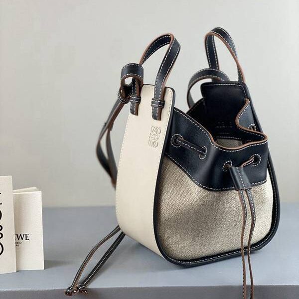 高仿名牌包LOEWE杏拼黑 Mini Hammock Dw Bag迷你吊床包blpj14291