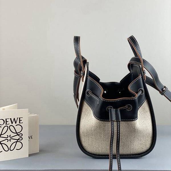 高仿名牌包LOEWE杏拼黑 Mini Hammock Dw Bag迷你吊床包blpj14291