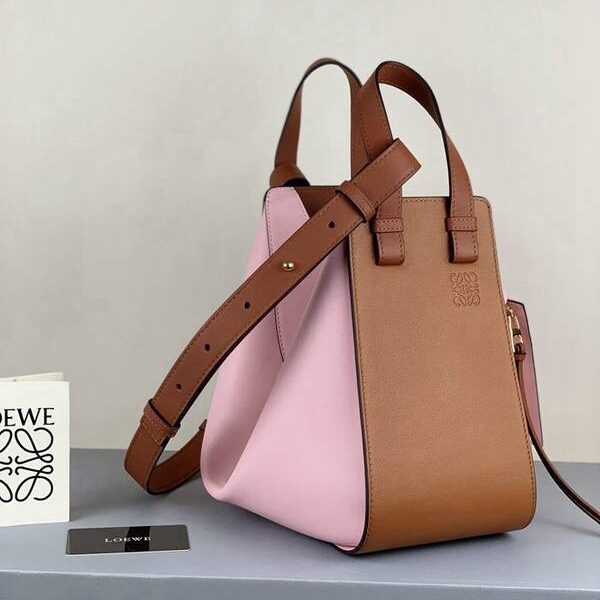 高仿包包LOEWE焦糖櫻花粉Loewe hammock西班牙小牛皮blpj14301