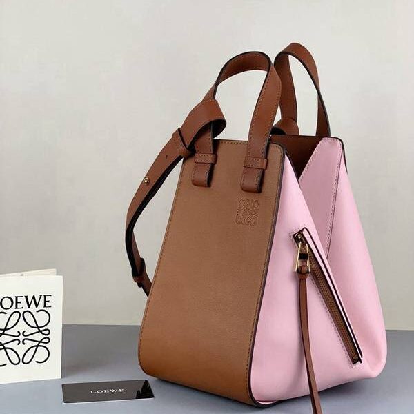 高仿包包LOEWE焦糖櫻花粉Loewe hammock西班牙小牛皮blpj14301