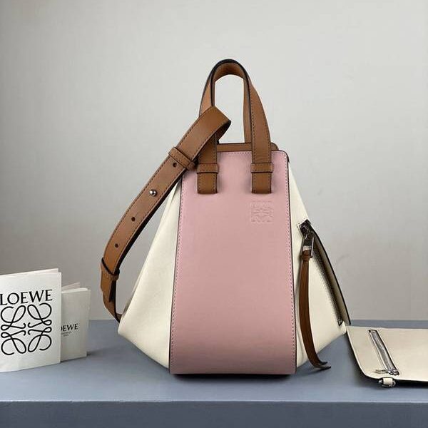 奢侈品1：1LOEWE牛奶粉 Loewe hammock專櫃同步最新版本西班牙小牛皮blpj14303