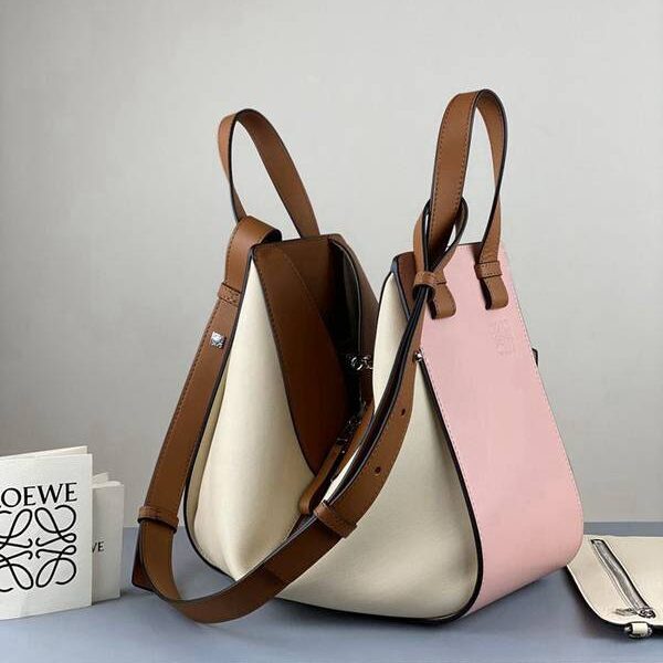 奢侈品1：1LOEWE牛奶粉 Loewe hammock專櫃同步最新版本西班牙小牛皮blpj14303