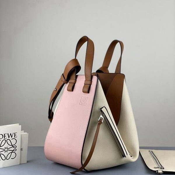 奢侈品1：1LOEWE牛奶粉 Loewe hammock專櫃同步最新版本西班牙小牛皮blpj14303
