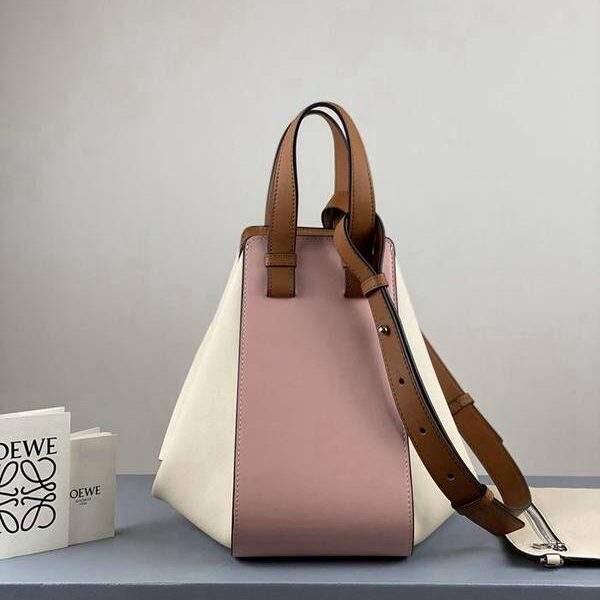 奢侈品1：1LOEWE牛奶粉 Loewe hammock專櫃同步最新版本西班牙小牛皮blpj14303
