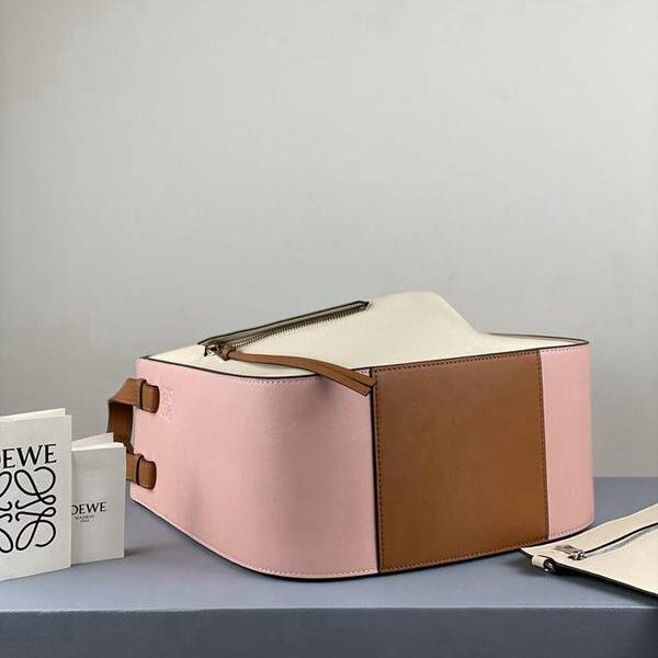 奢侈品1：1LOEWE牛奶粉 Loewe hammock專櫃同步最新版本西班牙小牛皮blpj14303