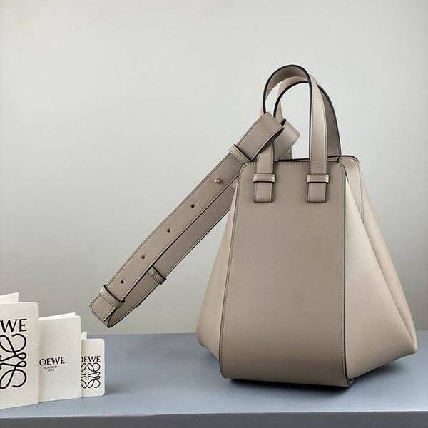 原版A貨LOEWE沙色牛皮Loewe hammock 西班牙小牛皮blpj14307