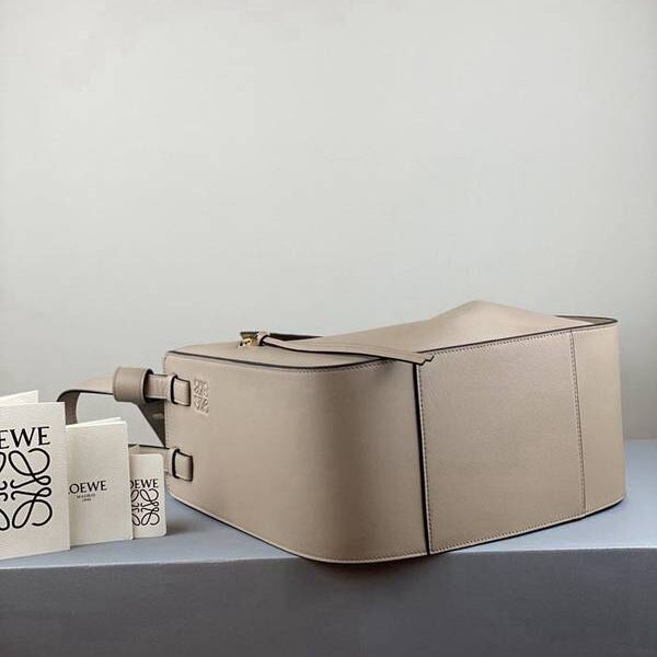 原版A貨LOEWE沙色牛皮Loewe hammock 西班牙小牛皮blpj14307