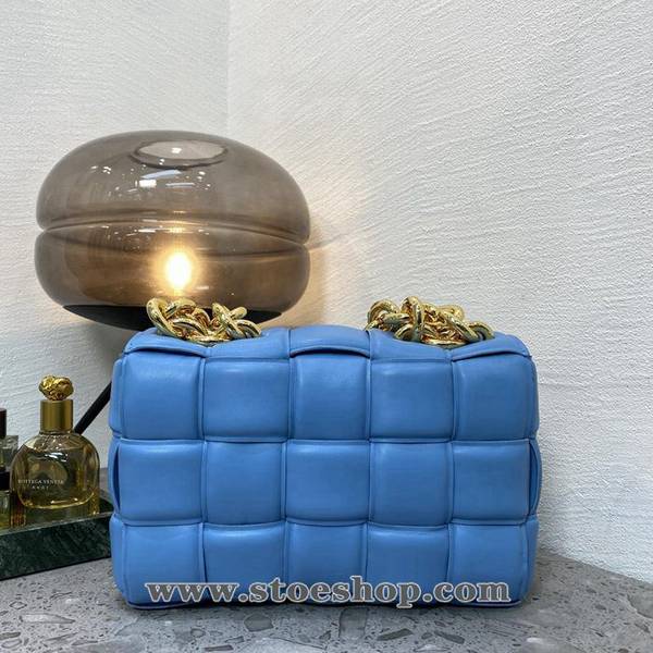 A貨之家BOTTEGA VENETA天藍色鏈條枕頭包padded 枕頭包blpj14368 2 A貨之家BOTTEGA VENETA天藍色鏈條枕頭包padded 枕頭包blpj14368