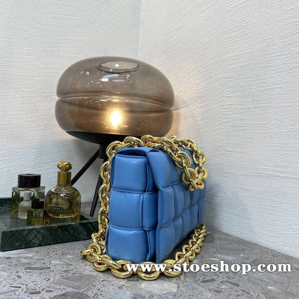 A貨之家BOTTEGA VENETA天藍色鏈條枕頭包padded 枕頭包blpj14368 3 A貨之家BOTTEGA VENETA天藍色鏈條枕頭包padded 枕頭包blpj14368
