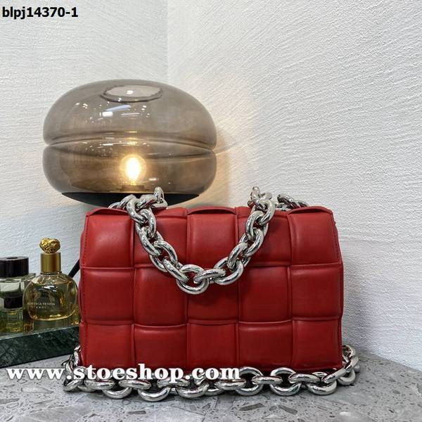 高仿網台灣BOTTEGA VENETA女王紅鏈條枕頭包padded 枕頭包blpj14370 1 高仿網台灣BOTTEGA VENETA女王紅鏈條枕頭包padded 枕頭包blpj14370