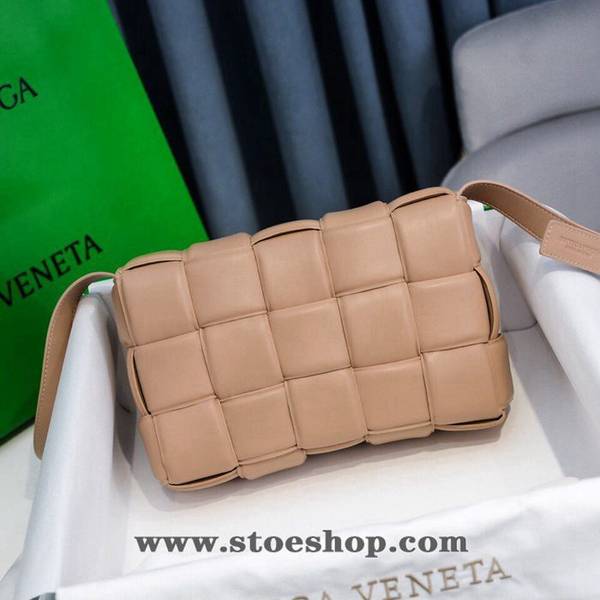 頂級1:1 BOTTEGA VENETA羊皮奶茶色 Cassette全皮枕頭包 2 頂級1:1 BOTTEGA VENETA羊皮奶茶色 Cassette全皮枕頭包