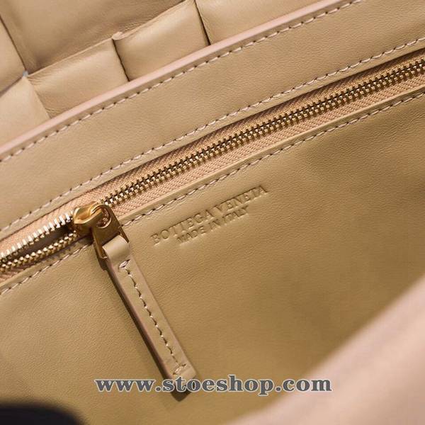頂級1:1 BOTTEGA VENETA羊皮奶茶色 Cassette全皮枕頭包 8 頂級1:1 BOTTEGA VENETA羊皮奶茶色 Cassette全皮枕頭包