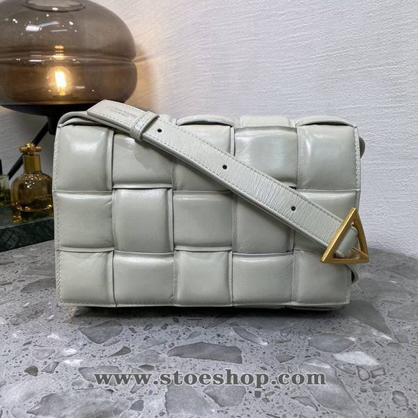 高仿名牌包BOTTEGA VENETACassette枕頭包柔軟高級小牛皮blpj14390 2 高仿名牌包BOTTEGA VENETACassette枕頭包柔軟高級小牛皮blpj14390
