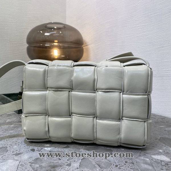高仿名牌包BOTTEGA VENETACassette枕頭包柔軟高級小牛皮blpj14390 4 高仿名牌包BOTTEGA VENETACassette枕頭包柔軟高級小牛皮blpj14390