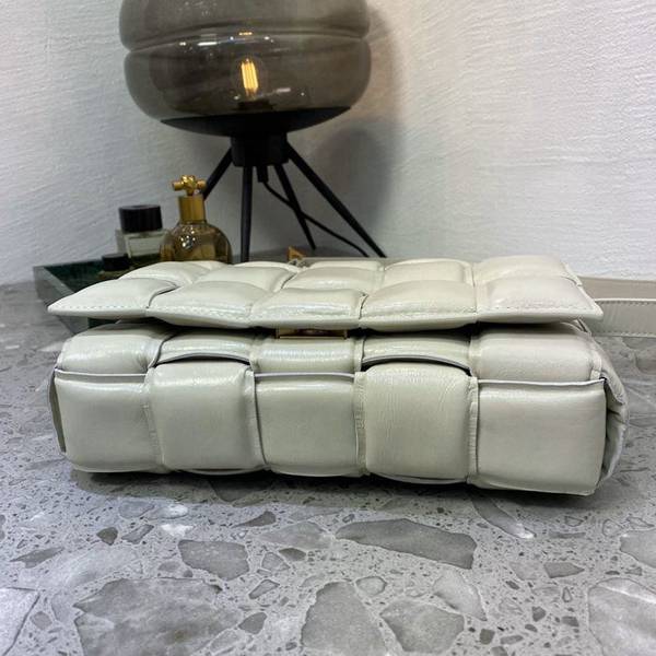 高仿名牌包BOTTEGA VENETACassette枕頭包柔軟高級小牛皮blpj14390 5 高仿名牌包BOTTEGA VENETACassette枕頭包柔軟高級小牛皮blpj14390