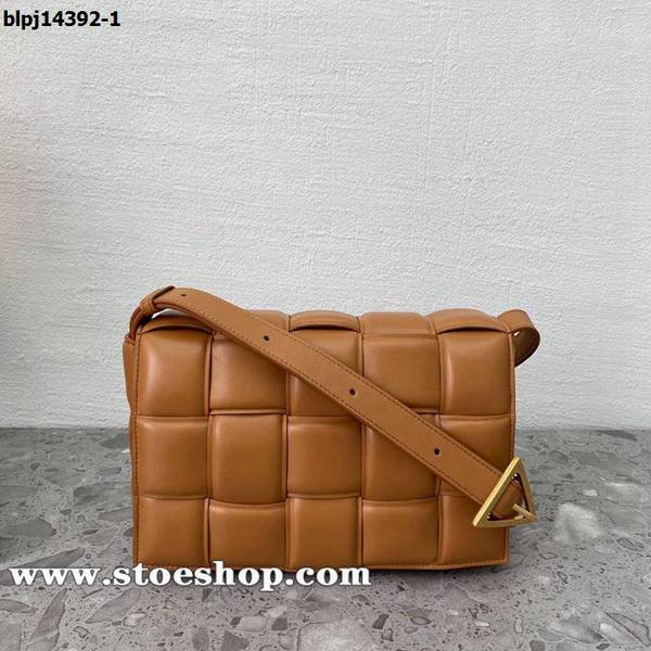 高仿精品批發BOTTEGA VENETACassette枕頭包柔軟高級小牛皮blpj14392 1 高仿精品批發BOTTEGA VENETACassette枕頭包柔軟高級小牛皮blpj14392