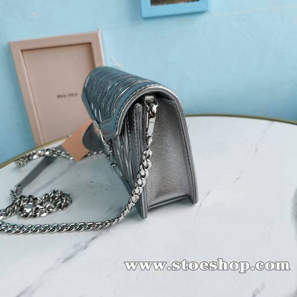 高仿奢侈品miumiu銀灰5BH099,頂級進口Matelasse小羊皮材質blpj14429 3 高仿奢侈品miumiu銀灰5BH099,頂級進口Matelasse小羊皮材質blpj14429