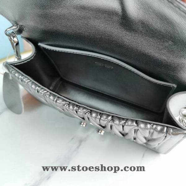高仿奢侈品miumiu銀灰5BH099,頂級進口Matelasse小羊皮材質blpj14429 6 高仿奢侈品miumiu銀灰5BH099,頂級進口Matelasse小羊皮材質blpj14429