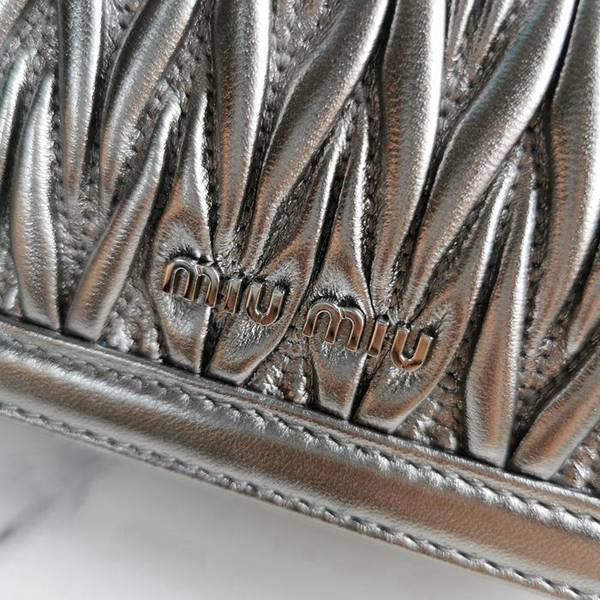高仿奢侈品miumiu銀灰5BH099,頂級進口Matelasse小羊皮材質blpj14429 9 高仿奢侈品miumiu銀灰5BH099,頂級進口Matelasse小羊皮材質blpj14429