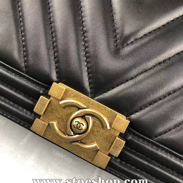 chanel單肩斜挎包chanel 67086採用了進口羊皮車大V線配原版古金chb10057