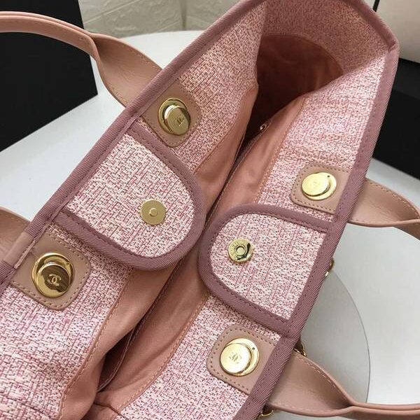 男精品背包高仿chanel 66941大號沙灘牛仔帆布包chanel deauville春夏迪拜度假系列經典購物袋帶手柄大號媽咪包chb10144